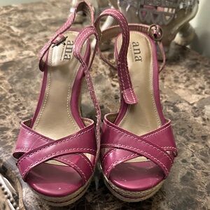 a.n.a Women's Fuchsia Wedge Sandals